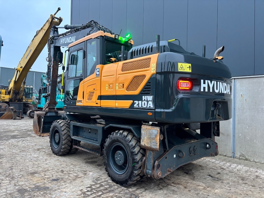 Hyundai HW 210 A - HW210 - R210W - HW180 - Колёсный экскаватор: фото 3 Hyundai HW 210 A - HW210 - R210W - HW180 - Колёсный экскаватор: фото 3