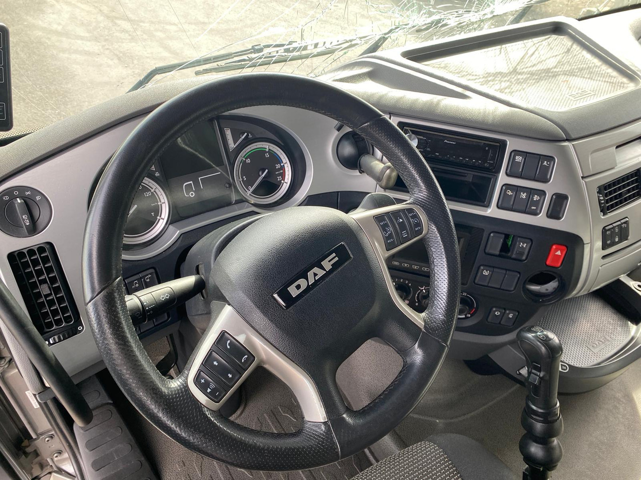 DAF XF 510 Super Space Cab - Тягач: фото 5 DAF XF 510 Super Space Cab - Тягач: фото 5
