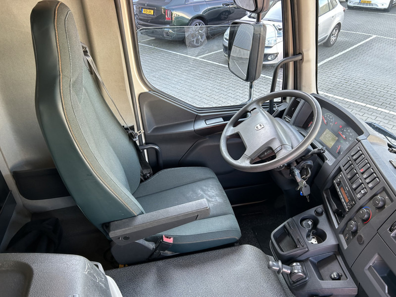 Volvo FL 210 / 12 Ton / 203 dkm / Wrapped / Box / Laadklep / APK 01-26 - Грузовик с закрытым кузовом: фото 3 Volvo FL 210 / 12 Ton / 203 dkm / Wrapped / Box / Laadklep / APK 01-26 - Грузовик с закрытым кузовом: фото 3