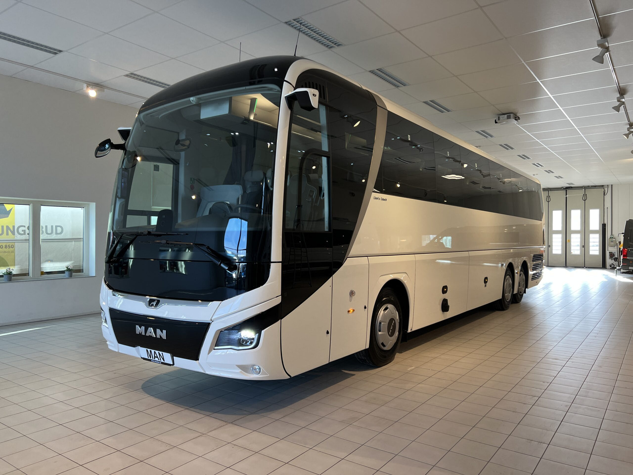 MAN Lions Coach R08 Euro 6E (Dark Edition) - Туристический автобус: фото 3 MAN Lions Coach R08 Euro 6E (Dark Edition) - Туристический автобус: фото 3