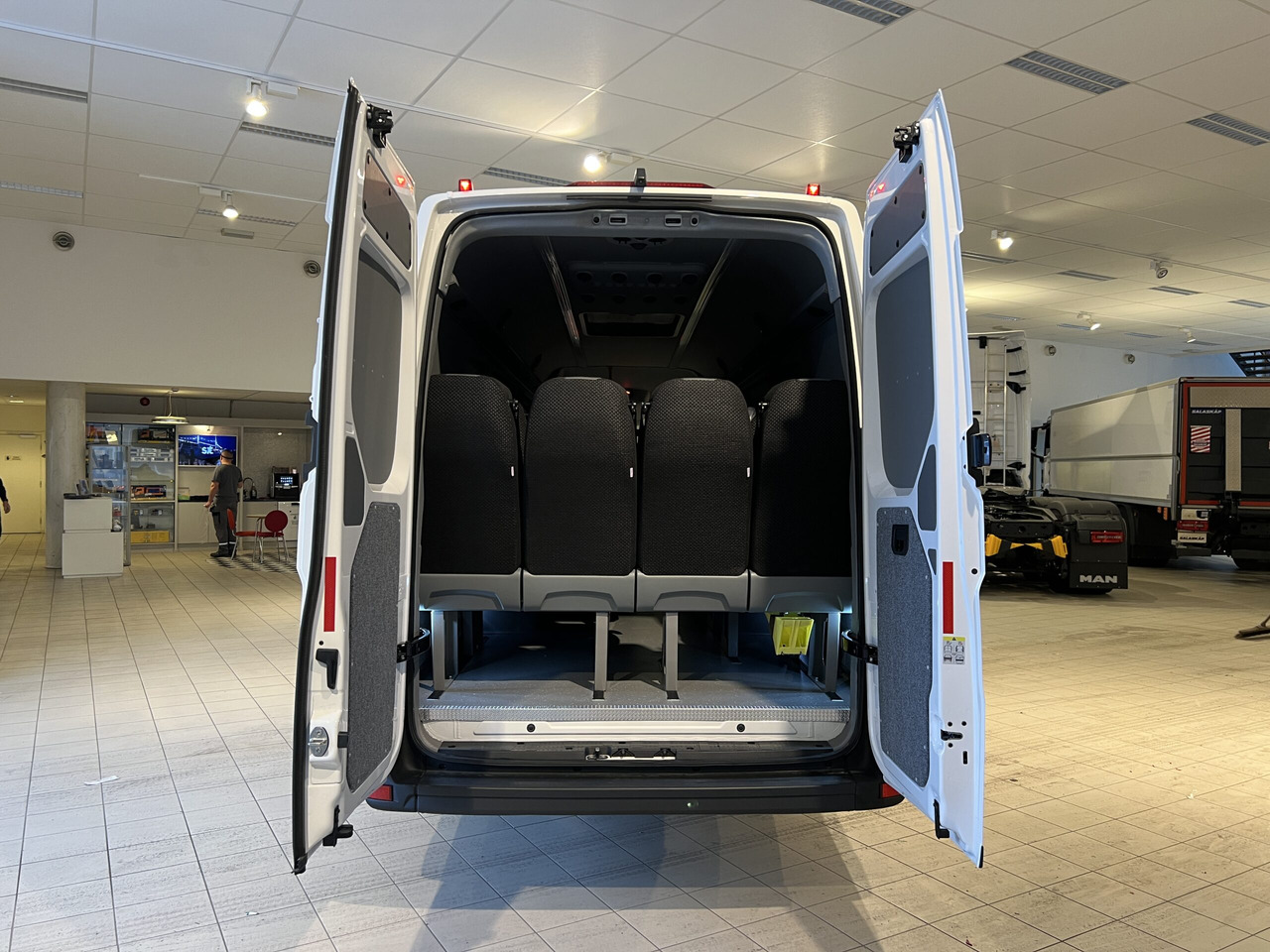 Микроавтобус, Пассажирский фургон MAN TGE 6.160 Intercity: фото 8