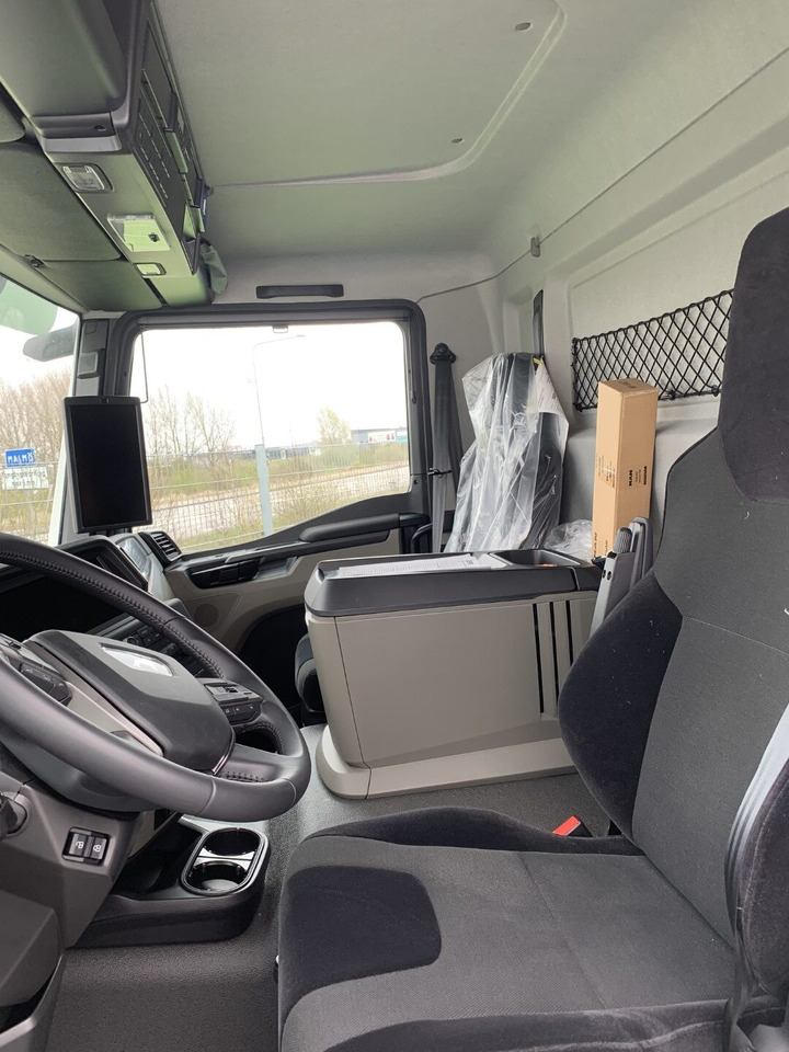 TGM 18.290 4×2 LL Skåp Öppningsbar sida - Грузовик с закрытым кузовом: фото 4 TGM 18.290 4×2 LL Skåp Öppningsbar sida - Грузовик с закрытым кузовом: фото 4