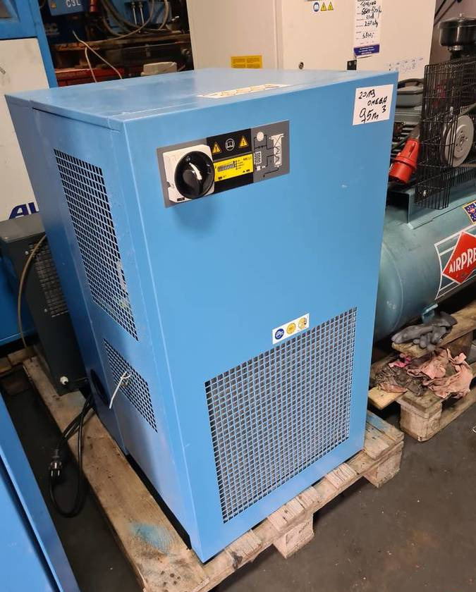 Osuszacz ziębniczy OMEGA  9,5 m3 - Воздушный компрессор: фото 2 Osuszacz ziębniczy OMEGA  9,5 m3 - Воздушный компрессор: фото 2