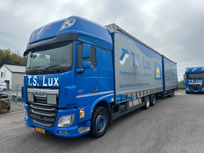 DAF XF 440 6x2 / SUPERSPACECAB / KOMBI MIT ANHANGER SCHMITZ 2016 / DURCHLADEN / 2 STUCK - Тентованный грузовик: фото 1 DAF XF 440 6x2 / SUPERSPACECAB / KOMBI MIT ANHANGER SCHMITZ 2016 / DURCHLADEN / 2 STUCK - Тентованный грузовик: фото 1