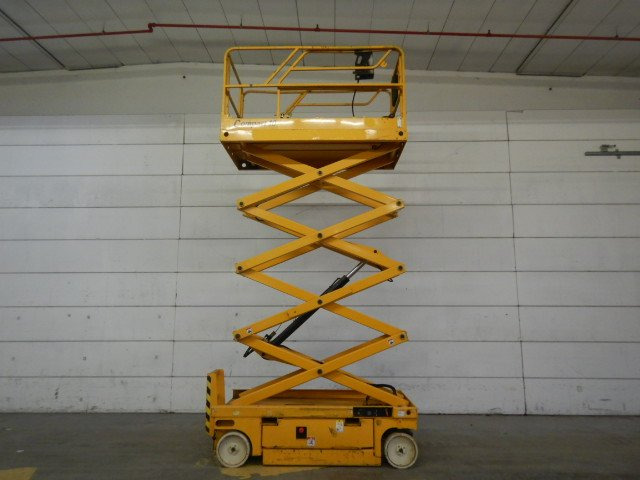 Used Electric scissor Lift Haulotte Compact 10 - Ножничный подъемник: фото 3 Used Electric scissor Lift Haulotte Compact 10 - Ножничный подъемник: фото 3