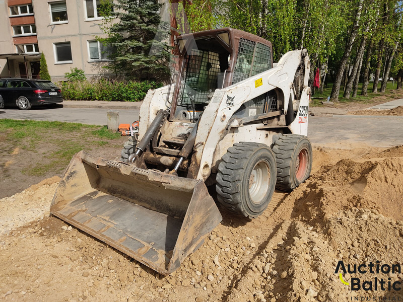 Bobcat S 250 - Мини-погрузчик с бортовым поворотом: фото 1 Bobcat S 250 - Мини-погрузчик с бортовым поворотом: фото 1