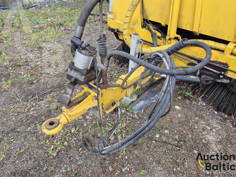 Broddway 1900 - Подметально-уборочная машина: фото 5 Broddway 1900 - Подметально-уборочная машина: фото 5