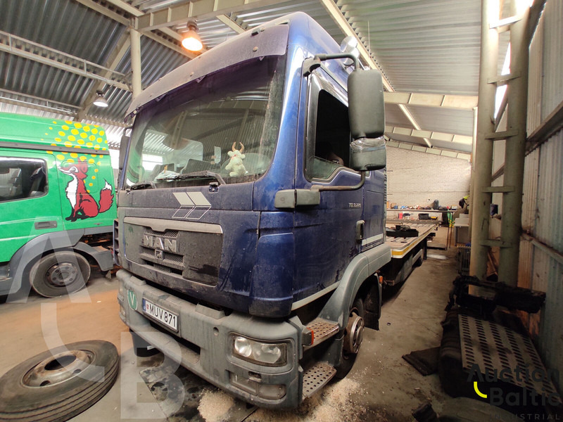 MAN TGL 8.220 4X2 BL - Грузовик бортовой/ Платформа: фото 2 MAN TGL 8.220 4X2 BL - Грузовик бортовой/ Платформа: фото 2