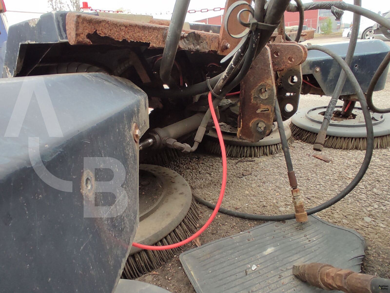 Подметально-уборочная машина Mathieu Azura: фото 9 Подметально-уборочная машина Mathieu Azura: фото 9