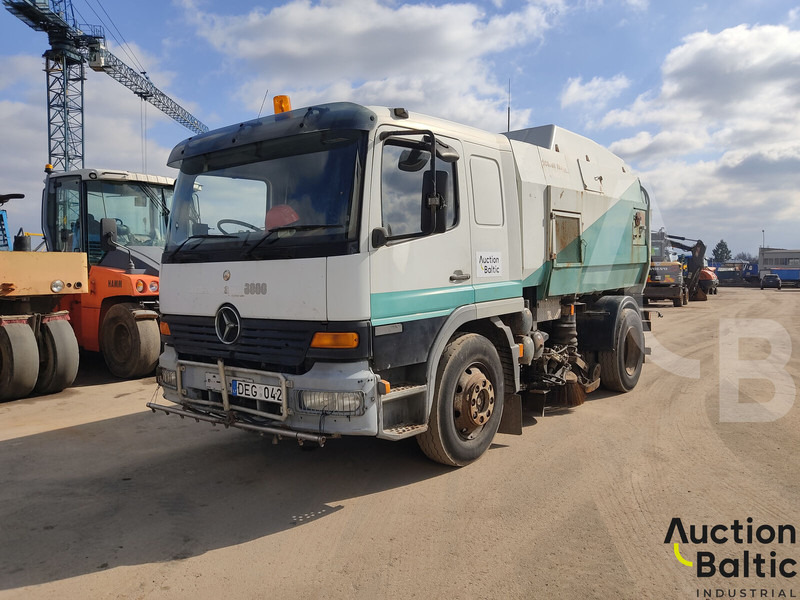 Mercedes-Benz 1517 - Подметально-уборочная машина: фото 1 Mercedes-Benz 1517 - Подметально-уборочная машина: фото 1