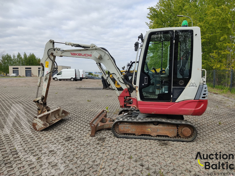 Takeuchi TB228 - Мини-экскаватор: фото 3 Takeuchi TB228 - Мини-экскаватор: фото 3