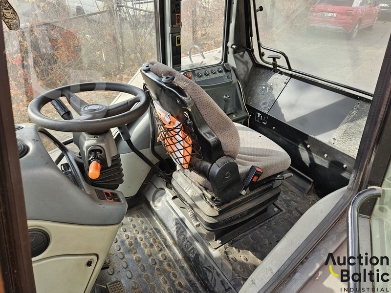 Valtra A 93H - Трактор: фото 5 Valtra A 93H - Трактор: фото 5