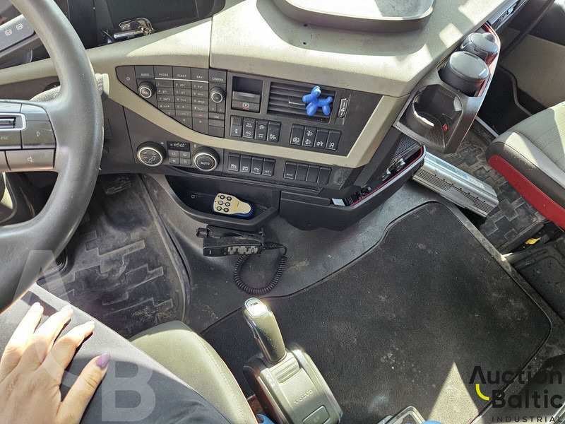 Грузовик-цистерна для транспортировки топлива Volvo FH 420: фото 12