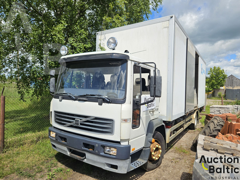 Volvo FL615 - Грузовик с закрытым кузовом: фото 1 Volvo FL615 - Грузовик с закрытым кузовом: фото 1