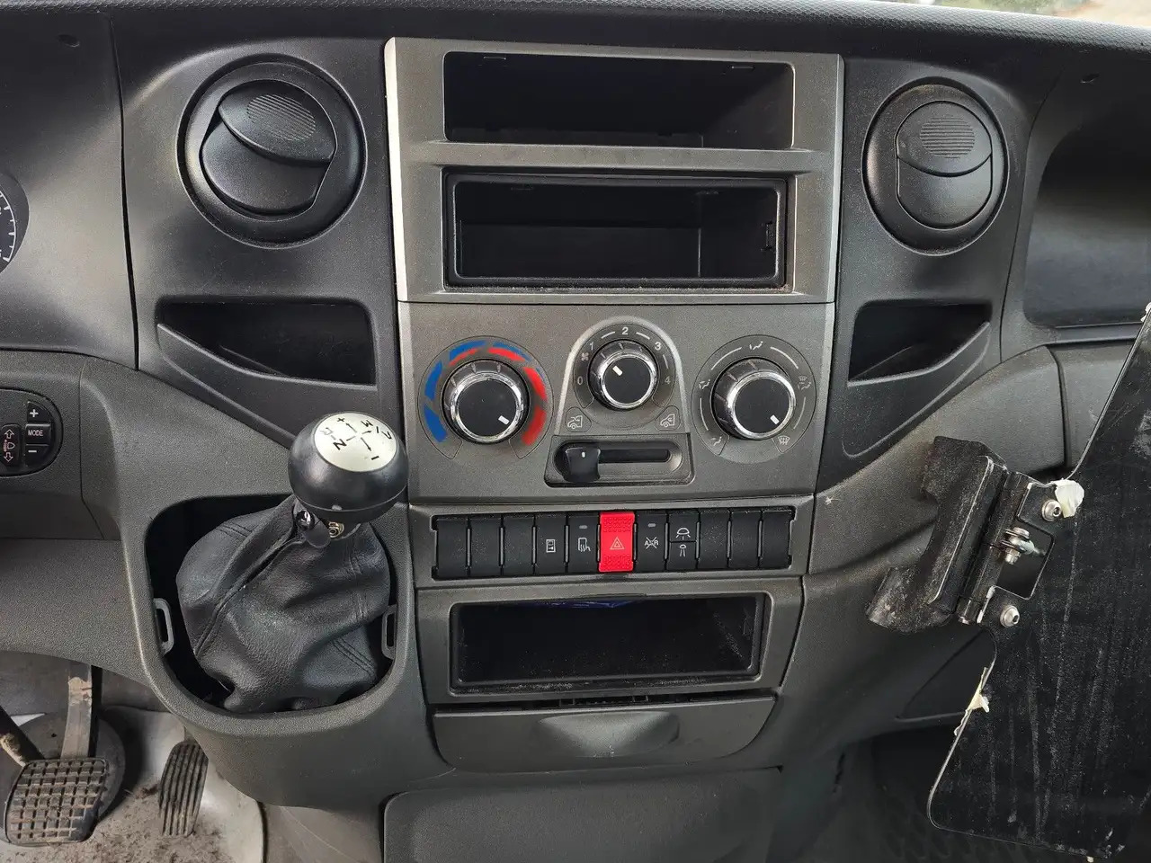 Малотоннажный фургон Iveco Daily/ Regalsystem/Luftfeder/KURZ/1. Hand: фото 10 Малотоннажный фургон Iveco Daily/ Regalsystem/Luftfeder/KURZ/1. Hand: фото 10