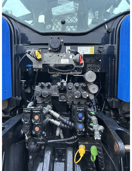 Трактор New Holland New Holland T7.215S: фото 8 Трактор New Holland New Holland T7.215S: фото 8