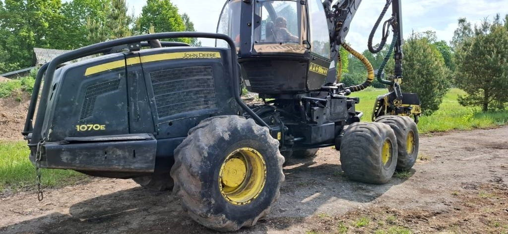 John Deere 1070 E - Харвестер: фото 2 John Deere 1070 E - Харвестер: фото 2