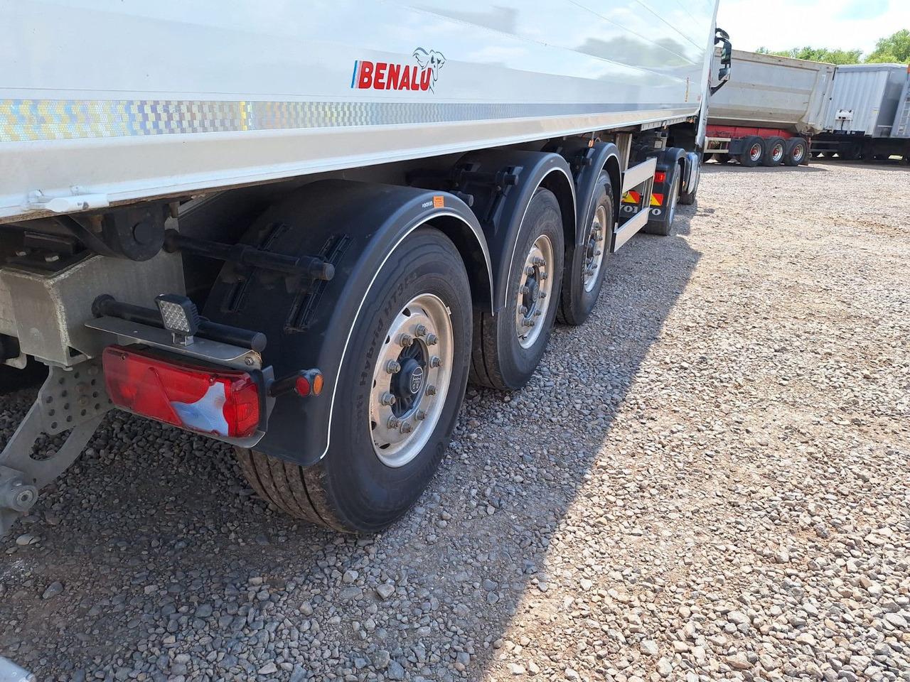Benalu Bulkliner S 95 50m³ Kombiklappe - Самосвальный полуприцеп: фото 3 Benalu Bulkliner S 95 50m³ Kombiklappe - Самосвальный полуприцеп: фото 3