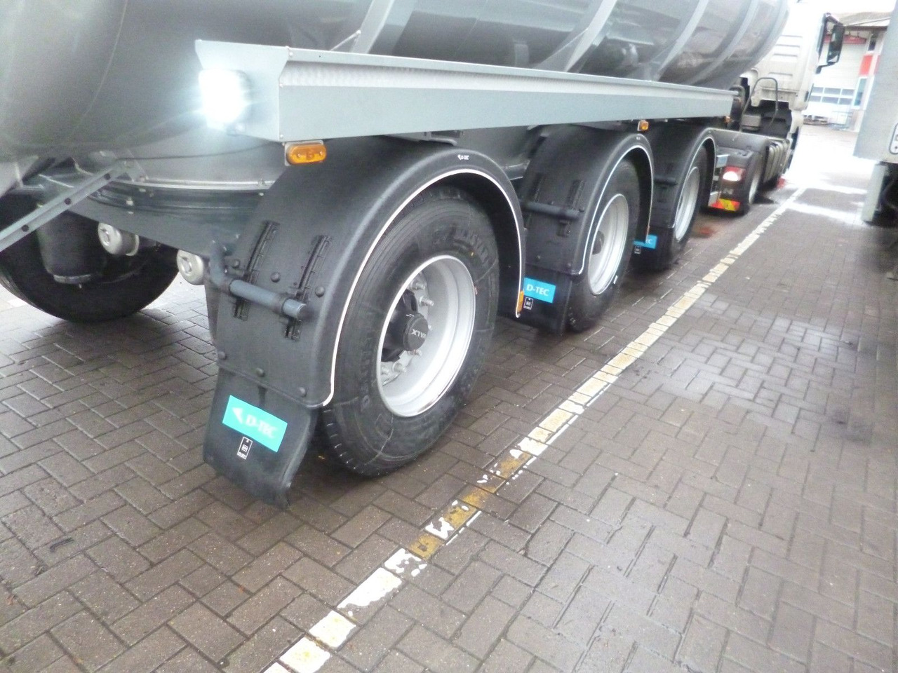 Новый Полуприцеп-цистерна D-TEC TANKTRAILER FV2011-20-R295 D-TEC Gülletanker FV2011 Zwangslenkung: фото 15