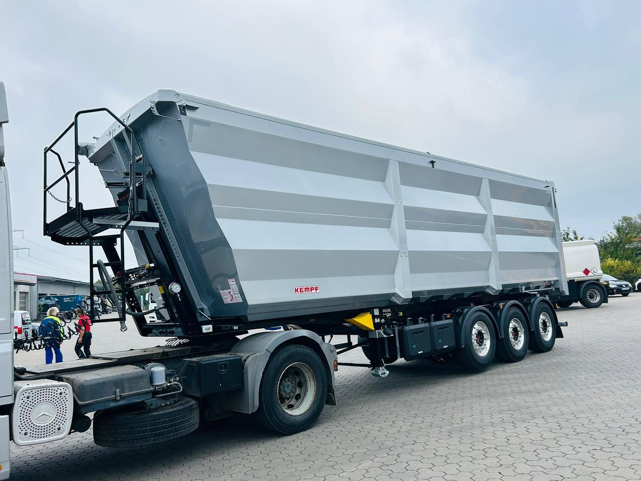 Kempf SKM 36/3 SHL-Light 3-Achs Stahl Kipper 51m³ - Самосвальный полуприцеп: фото 1 Kempf SKM 36/3 SHL-Light 3-Achs Stahl Kipper 51m³ - Самосвальный полуприцеп: фото 1