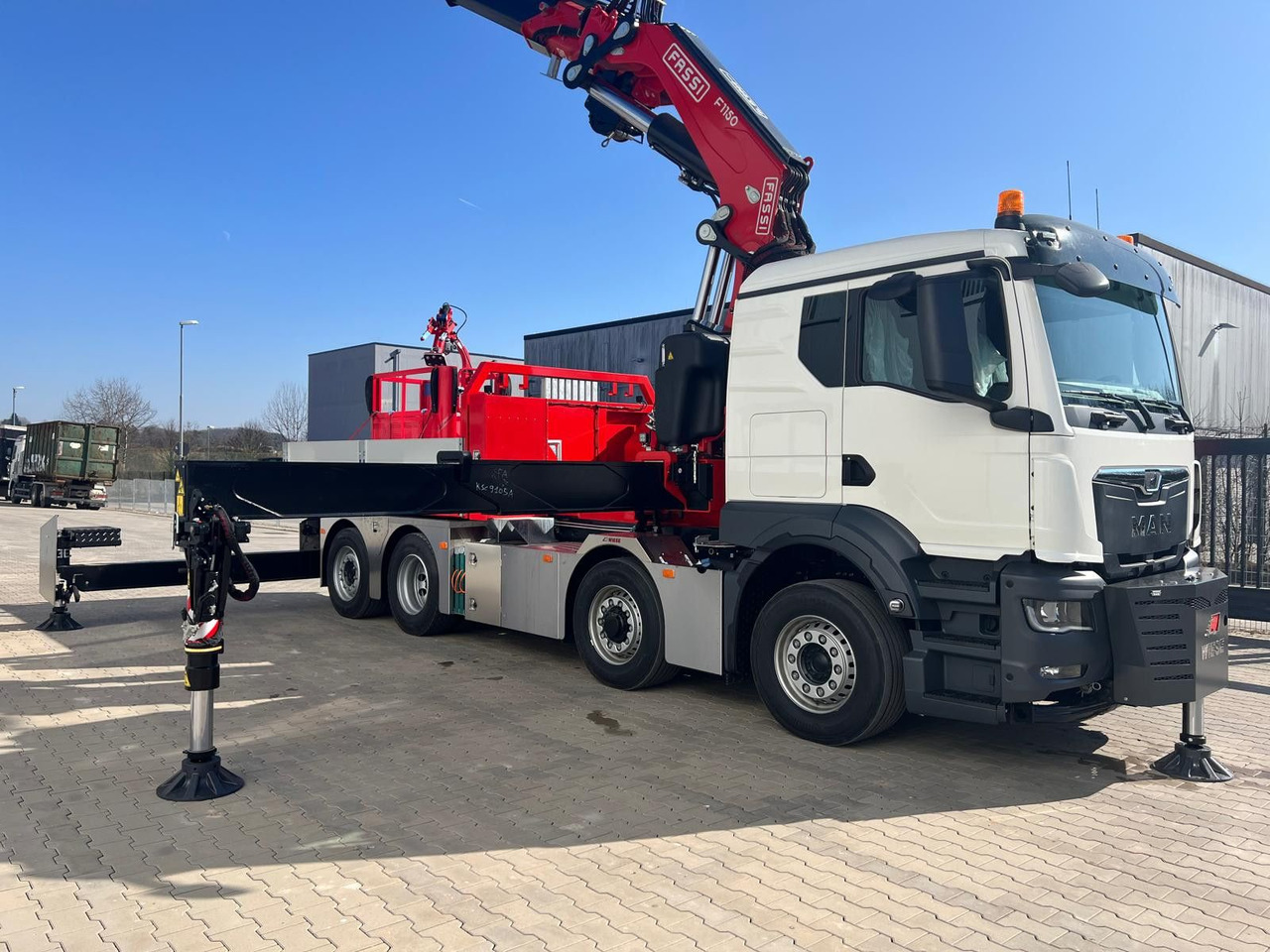 MAN 8x4 mit F1150RA.2.28 L616 Winde, 2.per. Korb - Грузовик бортовой/ Платформа, Автоманипулятор: фото 1 MAN 8x4 mit F1150RA.2.28 L616 Winde, 2.per. Korb - Грузовик бортовой/ Платформа, Автоманипулятор: фото 1