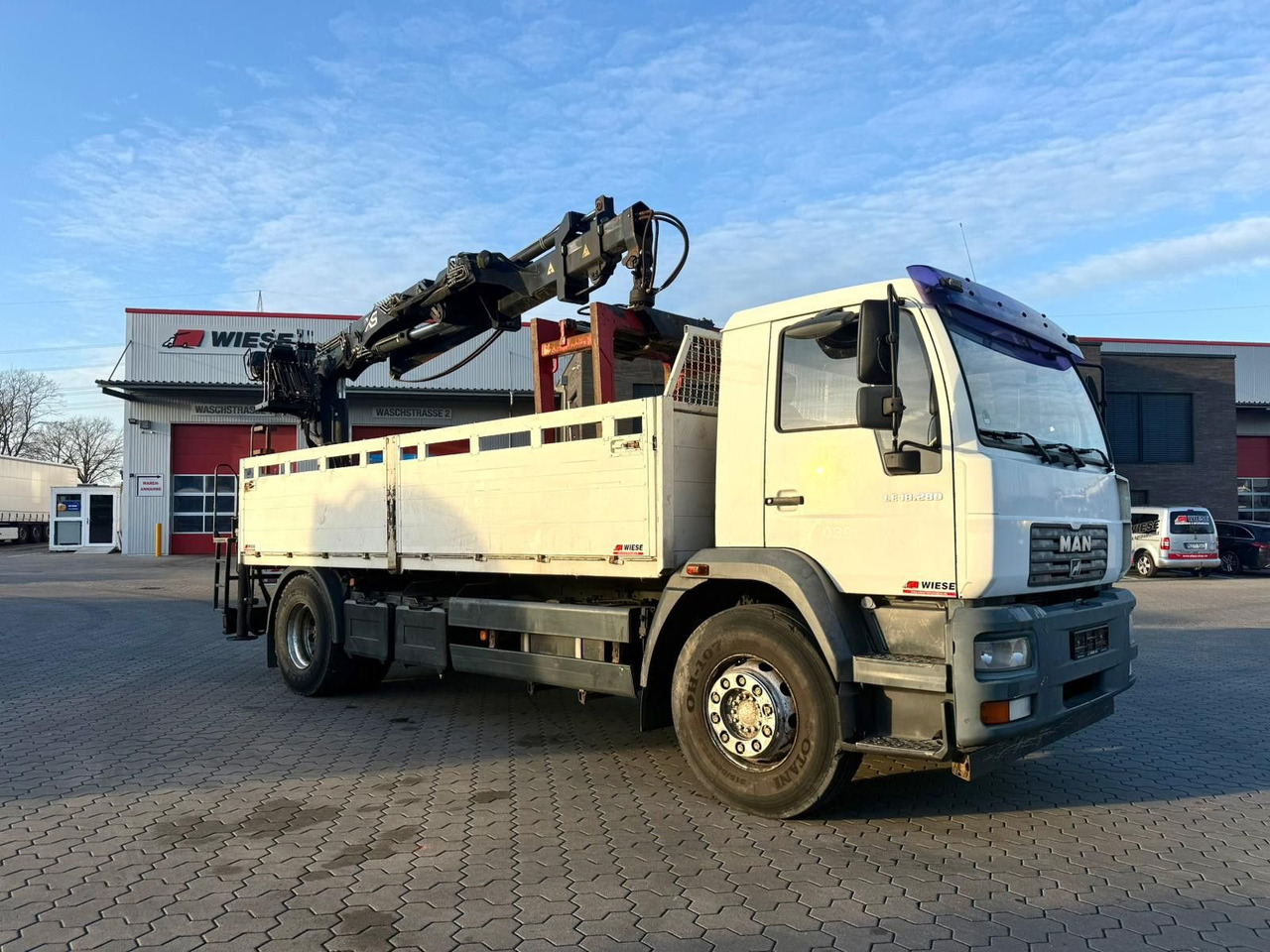 MAN LE 18.280 Pritsche mit HIAB 133 K PRO/HIPRO Kran - Автоманипулятор: фото 1 MAN LE 18.280 Pritsche mit HIAB 133 K PRO/HIPRO Kran - Автоманипулятор: фото 1