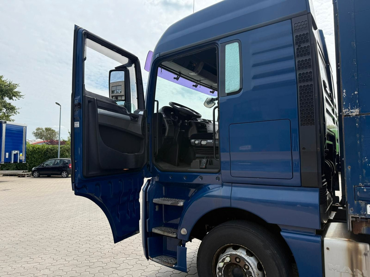 MAN TGA mit Kofferaufbau/Getränkeaufbau + Anhänger - Грузовик для перевозки напитков: фото 5 MAN TGA mit Kofferaufbau/Getränkeaufbau + Anhänger - Грузовик для перевозки напитков: фото 5