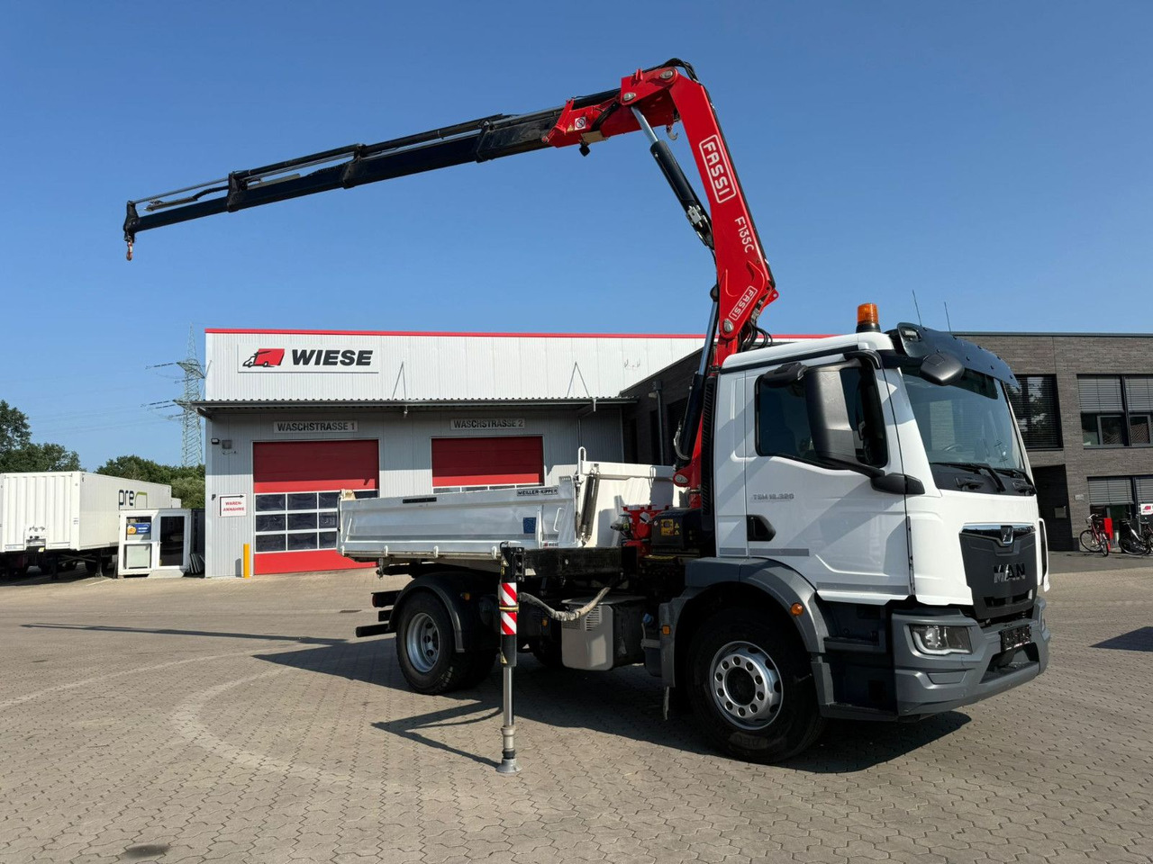 MAN TGM 18.320 4x2 BB mit Kran Fassi F135 Kipper - Самосвал, Автоманипулятор: фото 1 MAN TGM 18.320 4x2 BB mit Kran Fassi F135 Kipper - Самосвал, Автоманипулятор: фото 1