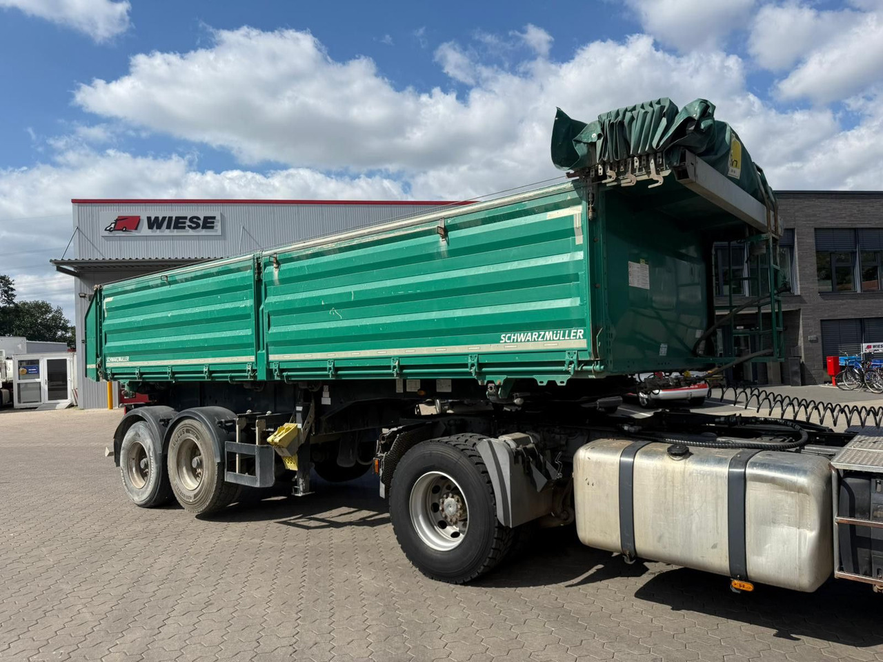 Schwarzmüller 2 Achs Dreiseitenkipper 21m³ mit elektr. Verdeck - Самосвальный прицеп: фото 2 Schwarzmüller 2 Achs Dreiseitenkipper 21m³ mit elektr. Verdeck - Самосвальный прицеп: фото 2