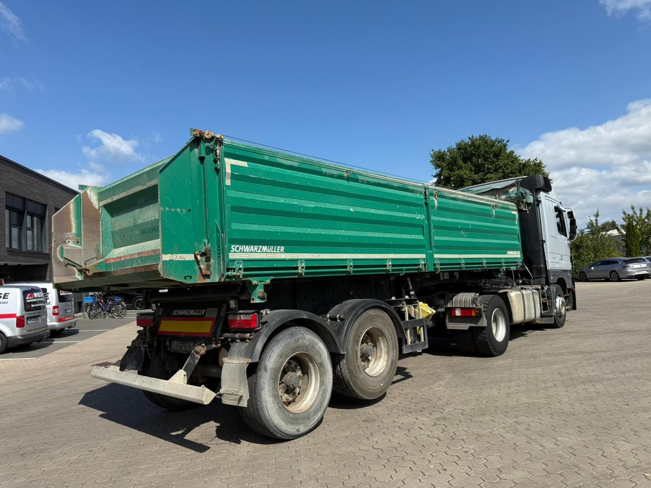 Schwarzmüller 2 Achs Dreiseitenkipper 21m³ mit elektr. Verdeck - Самосвальный прицеп: фото 3 Schwarzmüller 2 Achs Dreiseitenkipper 21m³ mit elektr. Verdeck - Самосвальный прицеп: фото 3