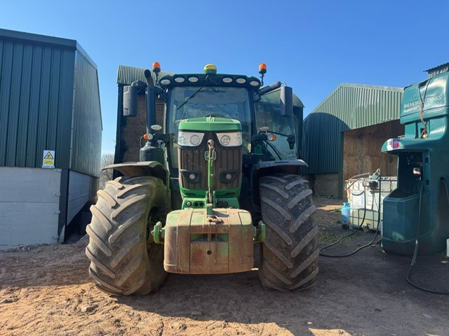 JOHN DEERE 6215R - Трактор: фото 1 JOHN DEERE 6215R - Трактор: фото 1