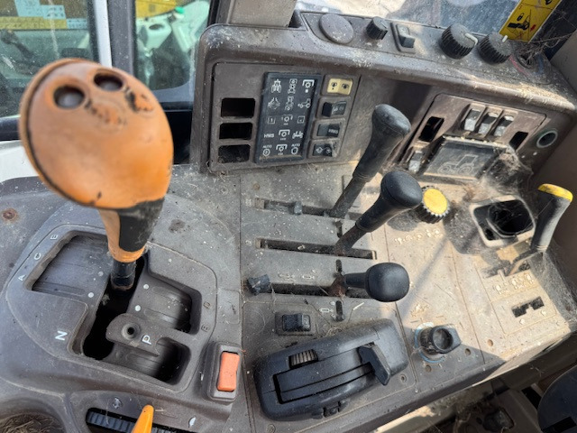 JOHN DEERE 6820 - Трактор: фото 5 JOHN DEERE 6820 - Трактор: фото 5