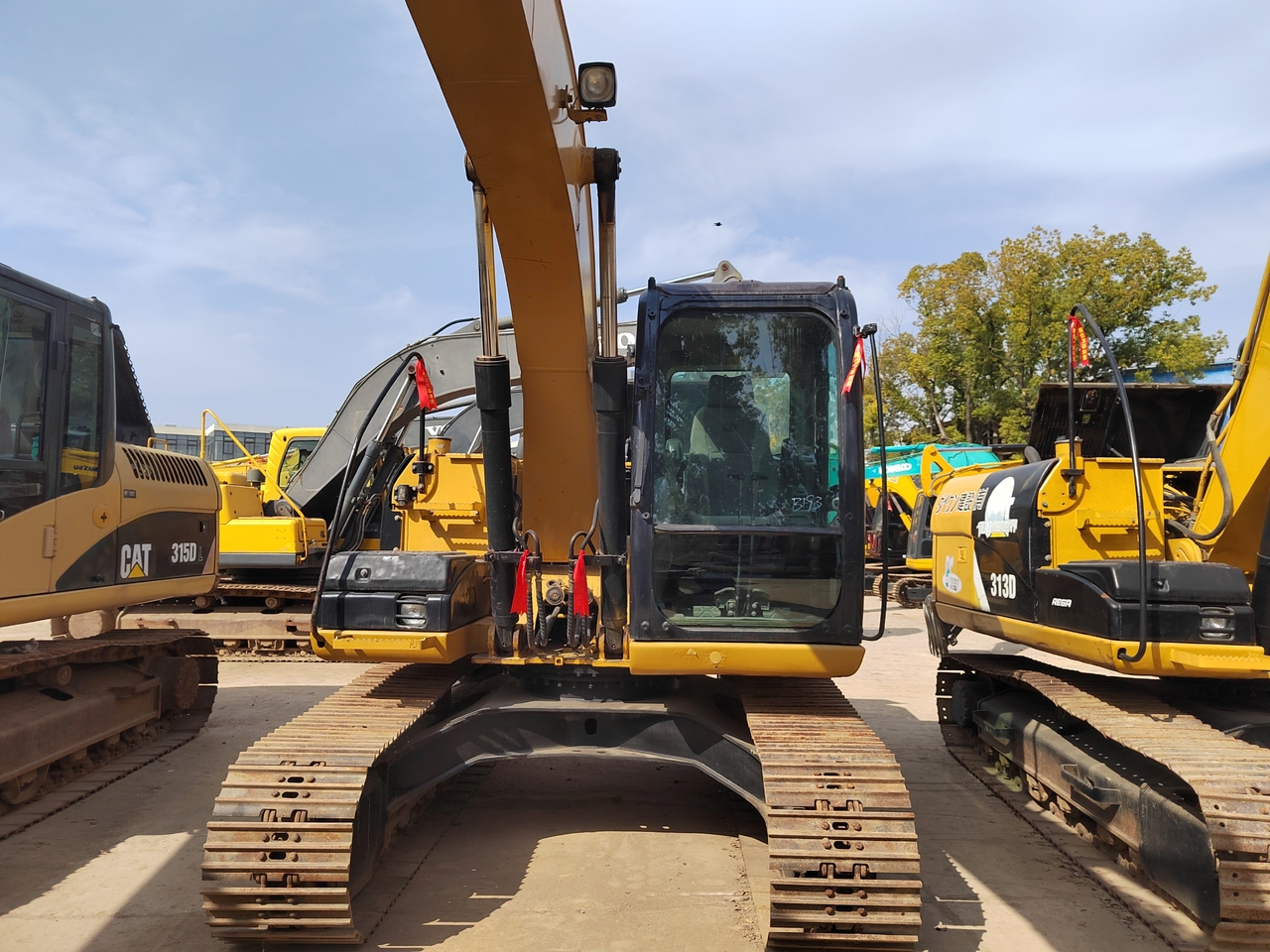 CATERPILLAR 318D - Гусеничный экскаватор: фото 2 CATERPILLAR 318D - Гусеничный экскаватор: фото 2