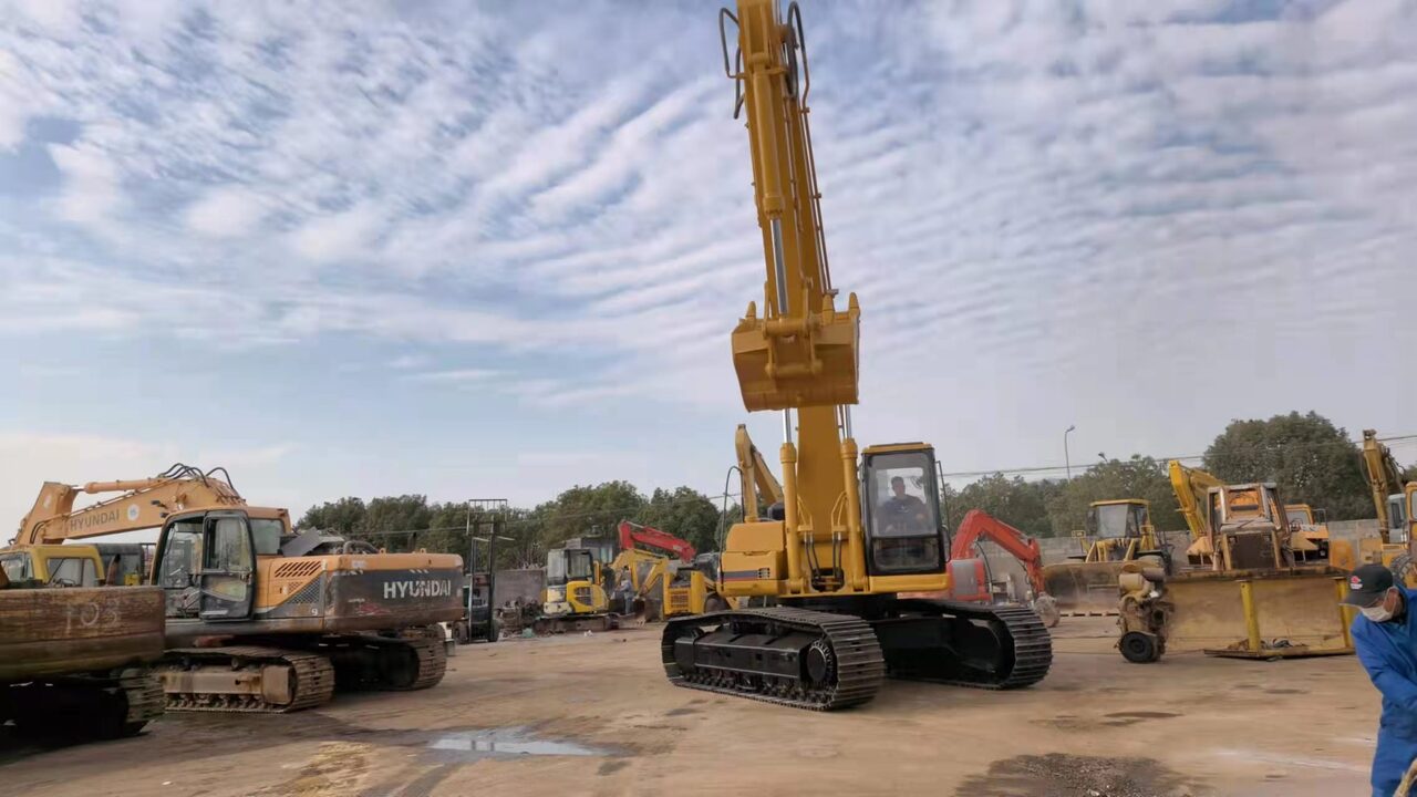 CATERPILLAR 330BL - Гусеничный экскаватор: фото 2 CATERPILLAR 330BL - Гусеничный экскаватор: фото 2