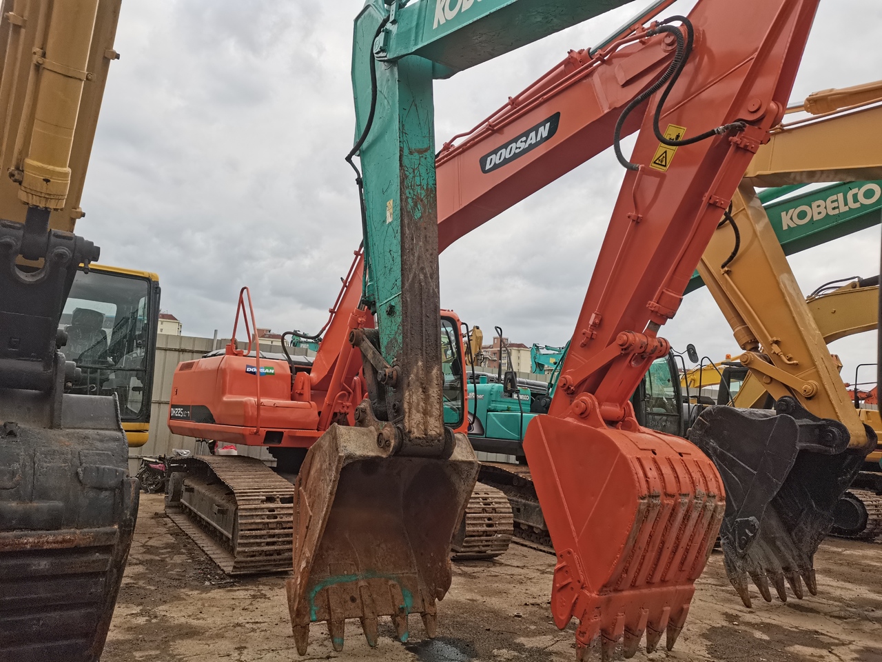 DOOSAN DH225LC-7 - Гусеничный экскаватор: фото 4 DOOSAN DH225LC-7 - Гусеничный экскаватор: фото 4