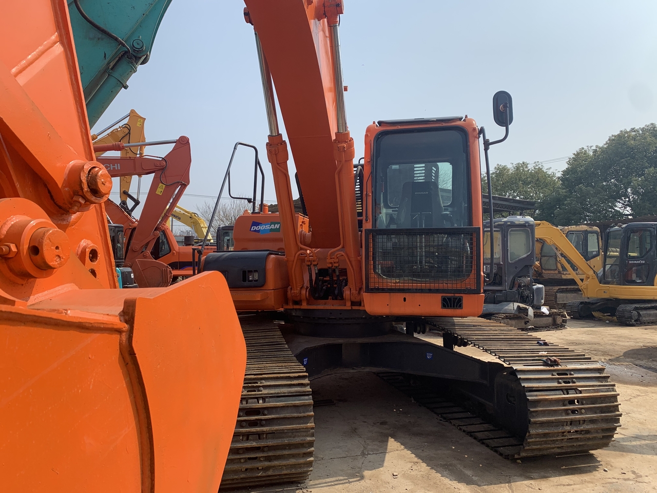 DOOSAN DX225LC - Гусеничный экскаватор: фото 3 DOOSAN DX225LC - Гусеничный экскаватор: фото 3