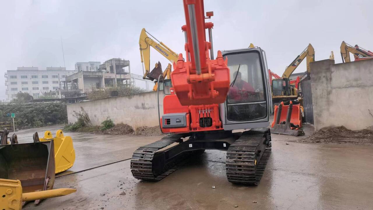 HITACHI EX120-5 - Гусеничный экскаватор: фото 2 HITACHI EX120-5 - Гусеничный экскаватор: фото 2