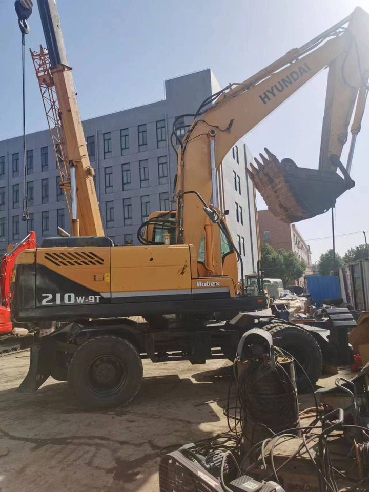 HYUNDAI 210W-9 - Колёсный экскаватор: фото 2 HYUNDAI 210W-9 - Колёсный экскаватор: фото 2