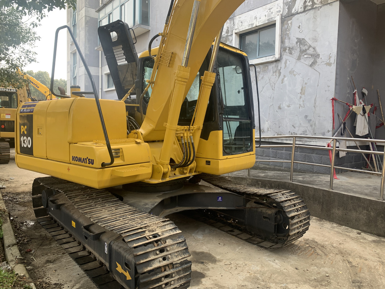KOMATSU PC130-7 - Гусеничный экскаватор: фото 2 KOMATSU PC130-7 - Гусеничный экскаватор: фото 2