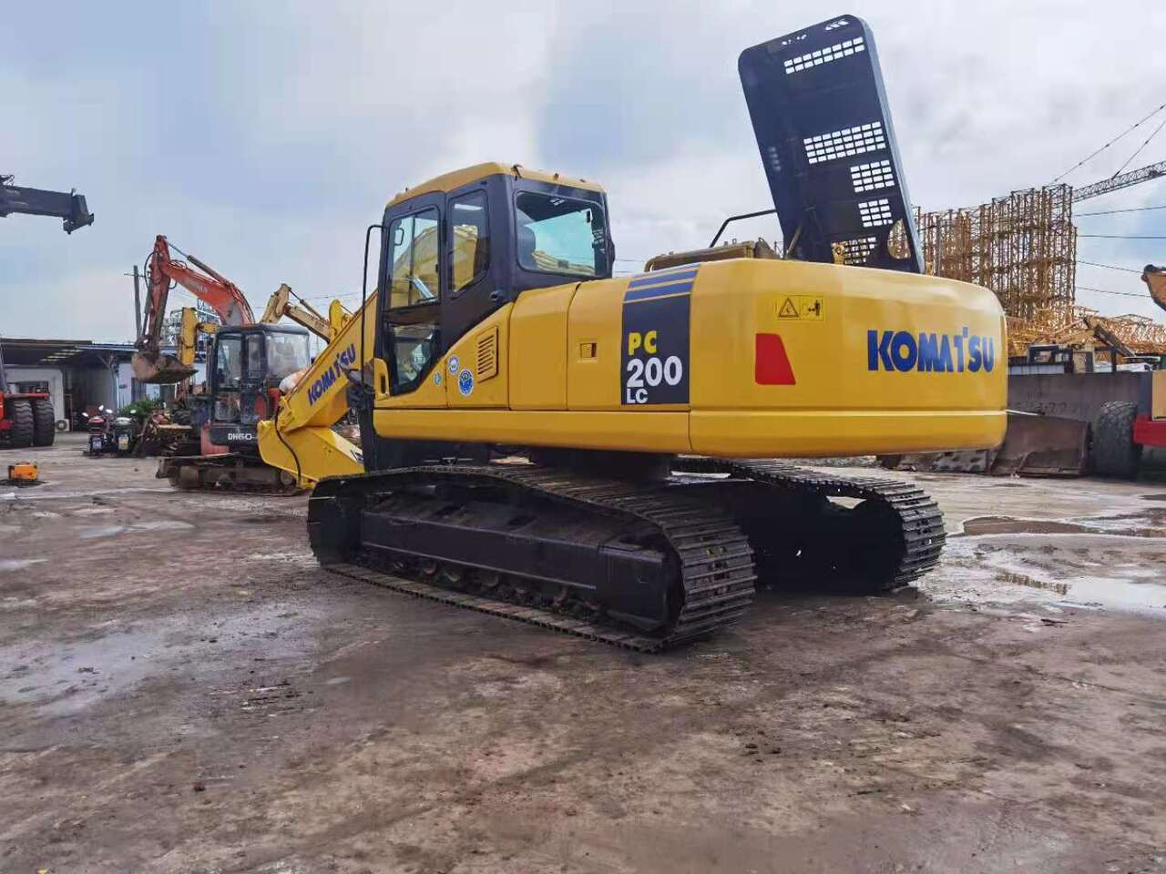 KOMATSU PC200LC - Гусеничный экскаватор: фото 1 KOMATSU PC200LC - Гусеничный экскаватор: фото 1