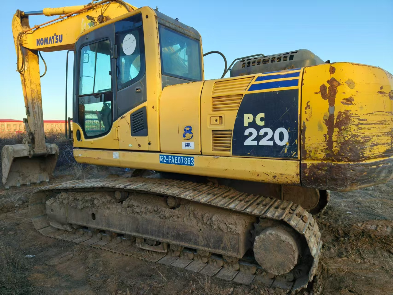 KOMATSU PC220-8 - Гусеничный экскаватор: фото 1 KOMATSU PC220-8 - Гусеничный экскаватор: фото 1