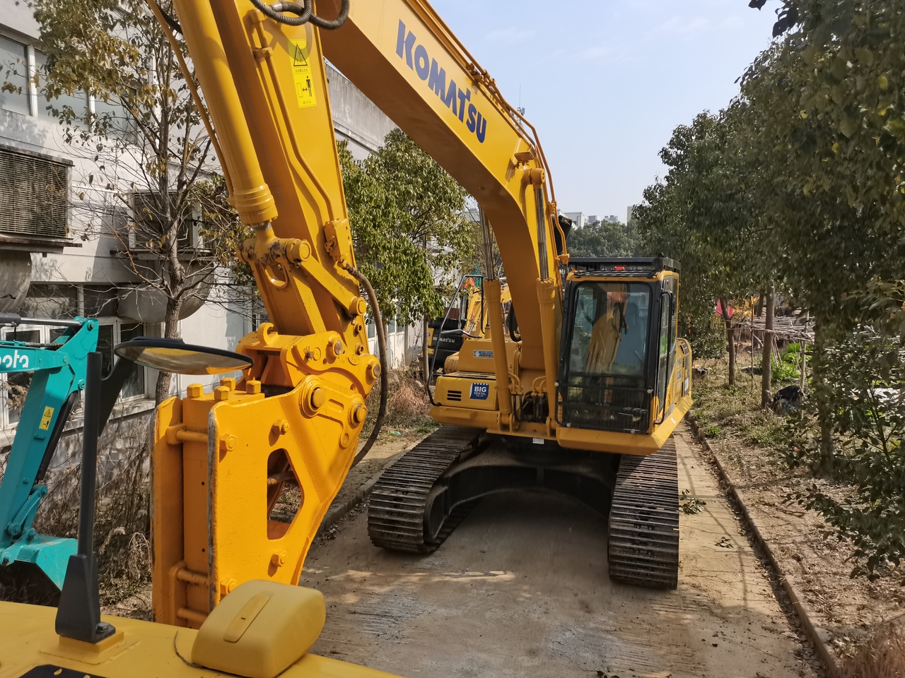 KOMATSU PC220-8 - Гусеничный экскаватор: фото 4 KOMATSU PC220-8 - Гусеничный экскаватор: фото 4