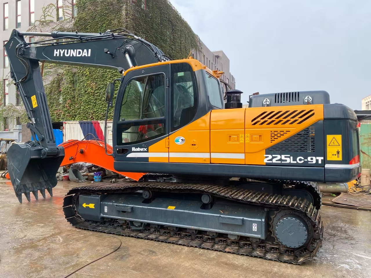 HYUNDAI R225LC-9T - Строительная техника: фото 4 HYUNDAI R225LC-9T - Строительная техника: фото 4