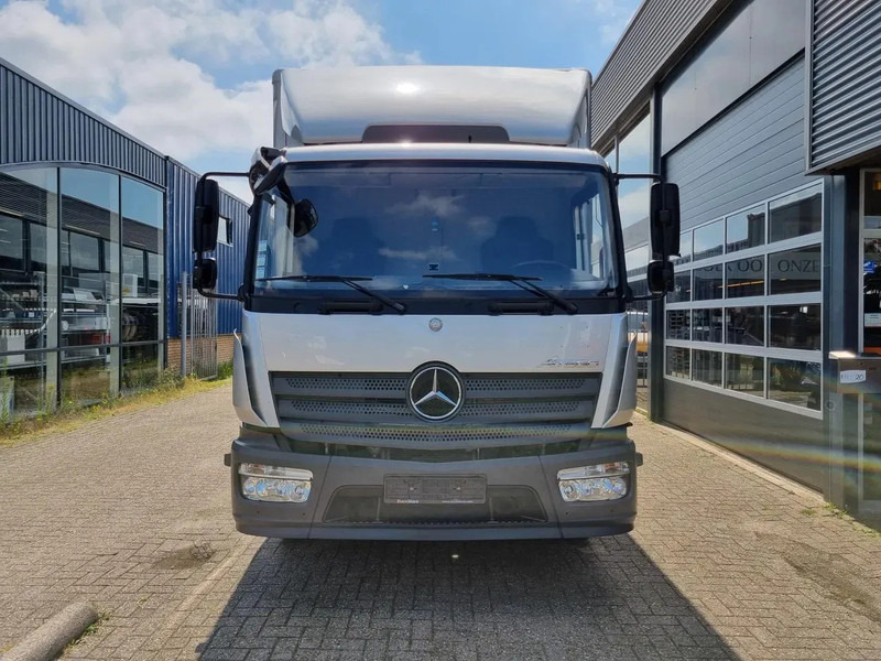 Mercedes-Benz Atego 1218 Koffer/ Ladebordwand/ Airco/ Grau Metallic - Грузовик с закрытым кузовом: фото 4 Mercedes-Benz Atego 1218 Koffer/ Ladebordwand/ Airco/ Grau Metallic - Грузовик с закрытым кузовом: фото 4