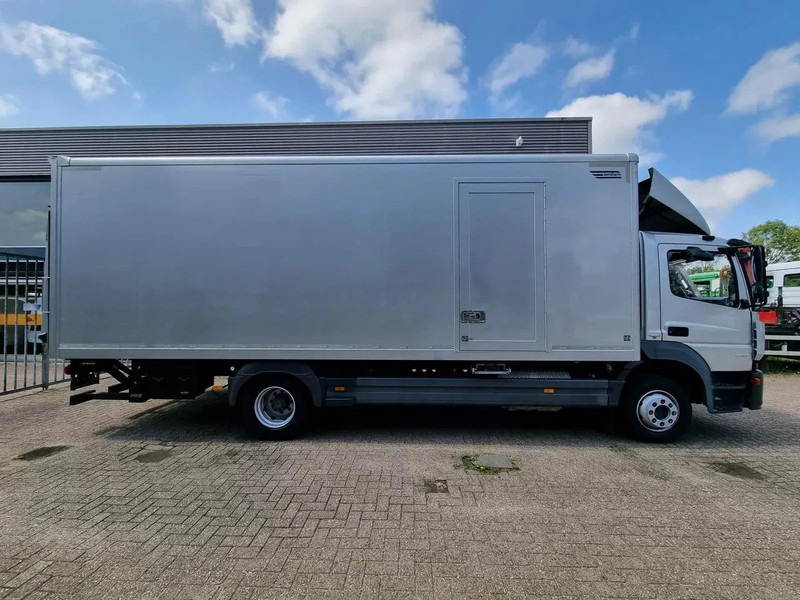Mercedes-Benz Atego 1218 Koffer/ Ladebordwand/ Airco/ Grau Metallic - Грузовик с закрытым кузовом: фото 2 Mercedes-Benz Atego 1218 Koffer/ Ladebordwand/ Airco/ Grau Metallic - Грузовик с закрытым кузовом: фото 2