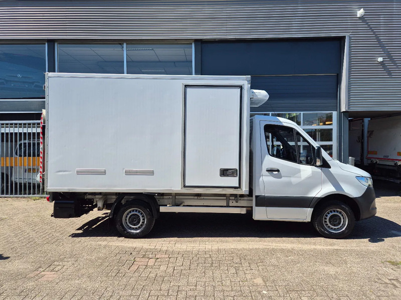 Mercedes-Benz Sprinter 315 CDI/ Kuhlkoffer/ TK V300 MAX/ LBW/ Stby230 - Малотоннажный рефрижератор: фото 2 Mercedes-Benz Sprinter 315 CDI/ Kuhlkoffer/ TK V300 MAX/ LBW/ Stby230 - Малотоннажный рефрижератор: фото 2