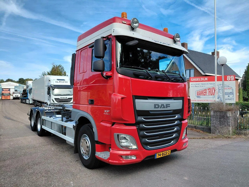 DAF XF 460 Manuel Gearbox 6x2 Container Truck - Крюковой мультилифт: фото 2 DAF XF 460 Manuel Gearbox 6x2 Container Truck - Крюковой мультилифт: фото 2
