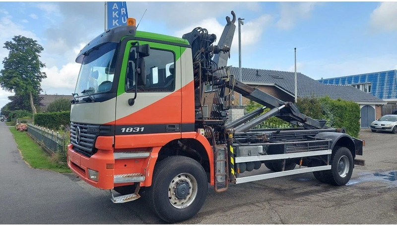 Mercedes-Benz Actros 1831 1931 4X4 Crane Container system - Автоманипулятор: фото 3 Mercedes-Benz Actros 1831 1931 4X4 Crane Container system - Автоманипулятор: фото 3
