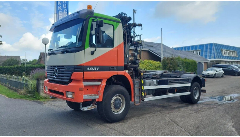 Mercedes-Benz Actros 1831 1931 4X4 Crane Container system - Автоманипулятор: фото 1 Mercedes-Benz Actros 1831 1931 4X4 Crane Container system - Автоманипулятор: фото 1
