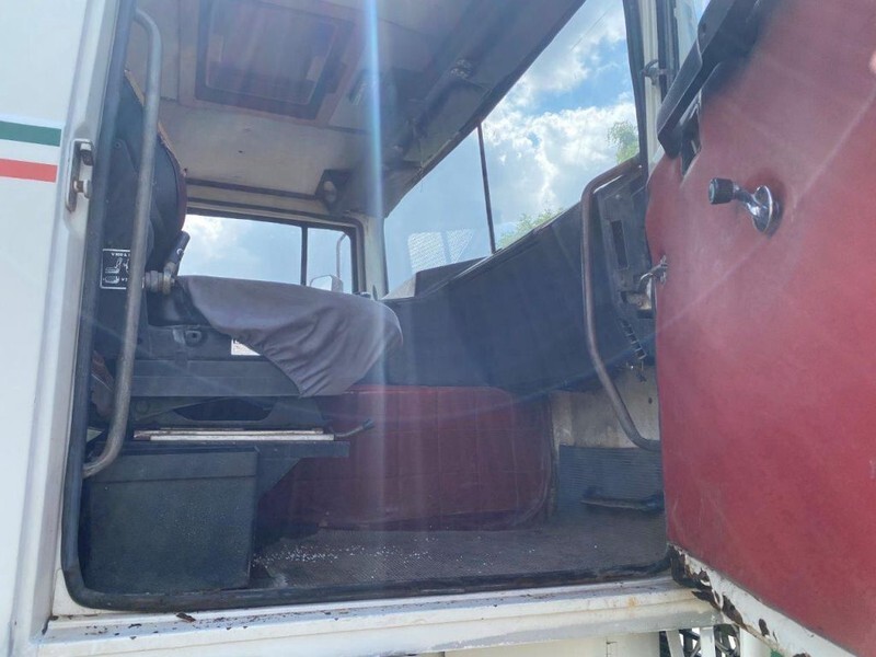 Volvo F 10 6X2 FULL STEEL SPRING F10 - Грузовик бортовой/ Платформа: фото 3 Volvo F 10 6X2 FULL STEEL SPRING F10 - Грузовик бортовой/ Платформа: фото 3